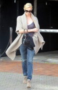 Шарлиз Терон (Charlize Theron) Shopping in West Hollywood March 7 2011 (30xHQ) 6293cc217259098