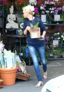 Шарлиз Терон (Charlize Theron) at Bristol Farms in Beverly Hills - May 28-2011 (26xHQ) 88c1af217256846