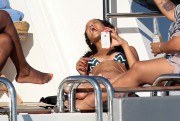 Рианна (Rihanna) на отдыхе в Ст.Тропе, 21.07.12 (19xHQ) D33019218733706