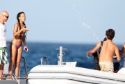 Рианна (Rihanna) на отдыхе в Ст.Тропе, 21.07.12 (19xHQ) E7081d218732205