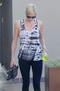 Шарлиз Терон (Charlize Theron) is seen arriving at a gym in Hollywood July 26-2011 - 5xHQ 038c07218758140