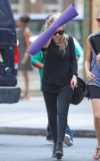 Мэри-Кейт Олсен (Mary-Kate Olsen) Going to Yoga Class in Soho, 21.07.10 - 4хHQ 37648b218759875