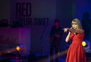 Taylor Swift テイラー・スウィフト