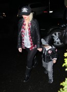 Кристина Агилера (Christina Aguilera) leaving The Barn restaurant in NJ, 01.01. 2012 (11xHQ) 052499221291660