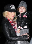 Кристина Агилера (Christina Aguilera) leaving The Barn restaurant in NJ, 01.01. 2012 (11xHQ) 9f212b221291145