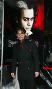 Джонни Депп (Johnny Depp) на премьере Sweeney Todd The Demon Barber of Fleet Street (19xHQ) Afde90223466999