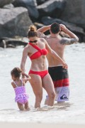 Дженнифер Лопез (Jennifer Lopez) bikini beach candids in Brazil, 30.06.12 - 8xHQ 81c798223609116