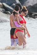 Дженнифер Лопез (Jennifer Lopez) bikini beach candids in Brazil, 30.06.12 - 8xHQ 629077223637645