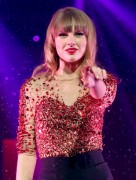 Тейлор Свифт (Taylor Swift) performs Onstage during KIIS FM's 2012, Live, 01.12.12 - 149xHQ 2e75cd223668769