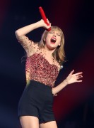 Тейлор Свифт (Taylor Swift) performs Onstage during KIIS FM's 2012, Live, 01.12.12 - 149xHQ D1d9b9223669394