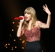Тейлор Свифт (Taylor Swift) performs Onstage during KIIS FM's 2012, Live, 01.12.12 - 149xHQ D450bd223668196