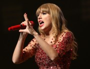 Тейлор Свифт (Taylor Swift) performs Onstage during KIIS FM's 2012, Live, 01.12.12 - 149xHQ 362bf3223671183