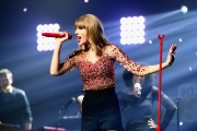 Тейлор Свифт (Taylor Swift) performs Onstage during KIIS FM's 2012, Live, 01.12.12 - 149xHQ 482ced223673279