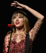 Тейлор Свифт (Taylor Swift) performs Onstage during KIIS FM's 2012, Live, 01.12.12 - 149xHQ 5323cc223676333