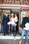 Мелани Браун, Стефен Белафонте (Melanie Brown, Stephen Belafonte) and family out buying a birthday cake in Sydney, 01.09.12 - 36xНQ 84298d225897026