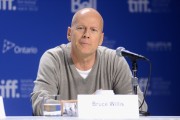 Брюс Уиллис / Bruce Willis - Looper Press Conference @ Toronto International Film Festival, 06.09.12 (27xHQ C49ed5236636081