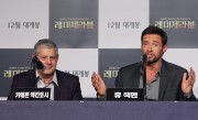 Хью Джекман (Hugh Jackman) 'Les Miserables' press conference in Seoul, 26.11.12 - 23хHQ Ab1868237772362