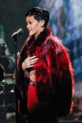 Рианна (Rihanna) performs for the La Chanson De L'Annee 2012 Show in Paris,10.12.12 (12xHQ) 7e0015247612362