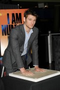 Алекс Петтифер (Alex Pettyfer) Visits Planet Hollywood to have a hand print ceremony and promote his new film  I Am Number Four, New York, 02.07.11 - 14xHQ Ac3792247629163
