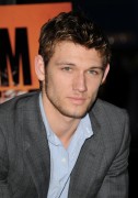 Алекс Петтифер (Alex Pettyfer) Visits Planet Hollywood to have a hand print ceremony and promote his new film  I Am Number Four, New York, 02.07.11 - 14xHQ Cdb98a247628753