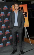 Алекс Петтифер (Alex Pettyfer) Visits Planet Hollywood to have a hand print ceremony and promote his new film  I Am Number Four, New York, 02.07.11 - 14xHQ Ff72b8247628867