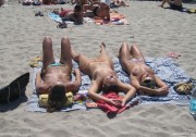 Veraneando en la Playa Nudista..