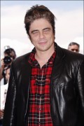 Бенисио Дель Торо (Benicio Del Toro) Cannes Film Festival - 'Sin City' Photocall (18 May 2005) (79xHQ) 4d0d1c278579057