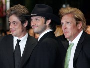Бенисио Дель Торо (Benicio Del Toro) Cannes Film Festival, 'Sin City' Premiere (19 May 2005) (86xHQ) Bd11f8278578699