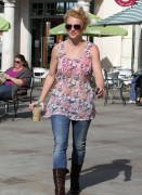 Бритни Спирс (Britney Spears) out for Coffee at Starbucks in Calabasas (October 27 2010) - 22хHQ 6e9f5d282743780