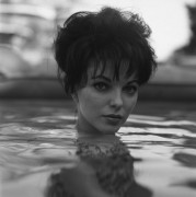 Joan Collins - Страница 4 82b8b6283439662