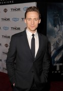 Том Хиддлстон (Tom Hiddleston) на премьере фильма Тор Царство тьмы в Америке, 04.11.13 - 39xHQ 69ed27286981773