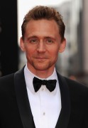 Том Хиддлстон (Tom Hiddleston) The Laurence Olivier Awards at The Royal Opera House, London 28.04.2013 - 7xHQ 15ee53287723714