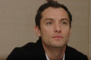 Джуд Лоу (Jude Law) Sherlock Holmes, Photocall, New York City, 11.23.2009 (63xHQ) 26d8af288252720