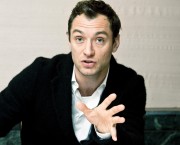 Джуд Лоу (Jude Law) Sherlock Holmes, Photocall, New York City, 11.23.2009 (63xHQ) Be1ed6288253084