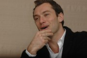 Джуд Лоу (Jude Law) Sherlock Holmes, Photocall, New York City, 11.23.2009 (63xHQ) Dc82c9288252711