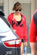 Тейлор Свифт (Taylor Swift) out and about candids in Los Angeles, 27.10.2013 (9xHQ) F786e7288336870