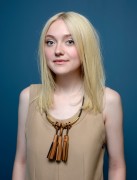 Дакота Фаннинг (Dakota Fanning) на фотосессии для фильма «Последний из Робин Гудов» («The Last of Robin Hood») во время кинофестиваля в Торонто («Toronto International Film Festival») (7xHQ) 5ad632288489744