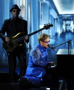 Элтон Джон (Elton John) 65th Annual Primetime Emmy Awards held at Nokia Theatre L.A. Live, Los Angeles - Show,22.09.13 - 24xHQ E22d60290799676