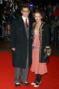Джонни Депп (Johnny Depp) Finding Neverland Premiere (London, October 17, 2004) (167xHQ) B077e7293422305