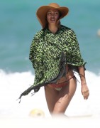 Ирина Шейк (Irina Shayk) Bikini on the beach while on holiday in Mexico, 07.04.2015 (20xHQ) C446af402717548