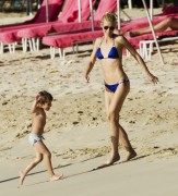 Гвинет Пэлтроу (Gwyneth Paltrow) Bikini on a beach in Barbados, 17.02.2011 (12xHQ) 85132c402827320