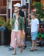 Reese Witherspoon - Shopping at Bristol Farms in Santa Monica 04/11/2015