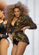 Бейонсе (Beyonce) performing at Glastonbury, 26.06.2011 (134xHQ) 39c846404114156