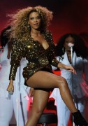 Бейонсе (Beyonce) performing at Glastonbury, 26.06.2011 (134xHQ) 4c15c5404114442
