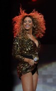 Бейонсе (Beyonce) performing at Glastonbury, 26.06.2011 (134xHQ) 97f247404113952