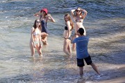 Тейлор Свифт (Taylor Swift) On a beach, Maui, 1.21.2015 (95xHQ) 57f280406654789