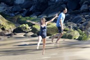 Тейлор Свифт (Taylor Swift) On a beach, Maui, 1.21.2015 (95xHQ) 97fc8f406654368
