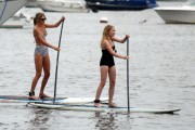 Тейлор Свифт (Taylor Swift) Paddleboarding in Westerly, Rhode Island, 28.07.2013 (29xHQ) D99428406655837