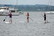 Тейлор Свифт (Taylor Swift) Paddleboarding in Westerly, Rhode Island, 28.07.2013 (29xHQ) Edf029406655807