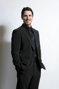 Кристиан Бэйл (Christian Bale) Matt Sayles photoshoot - 8xHQ E87ba9406811459